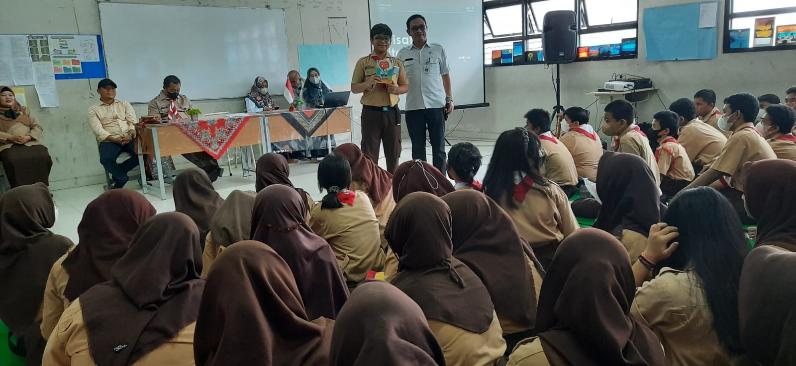 Wisata Literasi Ke Sekolah Bersama SMPN 93 Jakarta